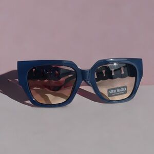 🌟NWT Steve Madden Blue Sunglasses